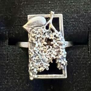Sterling Silver Women's Lilac Ring - Size 7 - NWOT